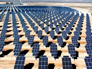 Solcellsanläggning i Nevada, USA som sträcker sig över 74 hektar land och genererar 30 Gigawattimmar per år.